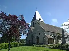 Vue générale et monument aux morts.