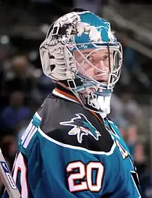 Photographie de Nabokov avec son équipement de gardien de but