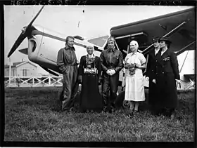 Infirmières françaises devant un C.510 en 1936.