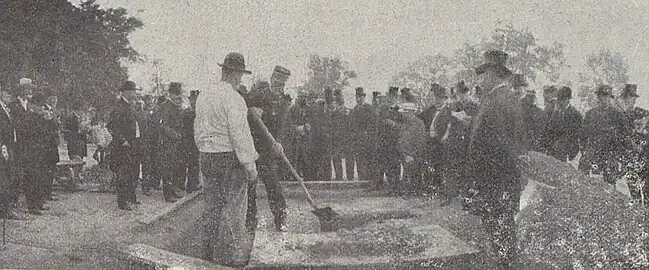 Le général Galliéni pose la première pierre du palais de Madagascar, 14 juin 2005