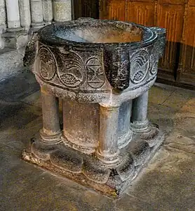 Fonts baptismaux du XIIe&nbsp;siècle.