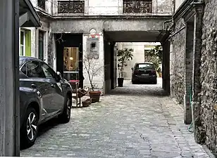 Cour du no&nbsp;123.