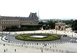 Vue de la place en direction du sud-ouest.