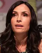 Famke Janssen interprète Olivia Godfrey.