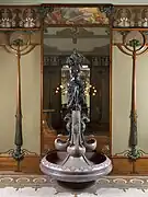 La fontaine femme à sa toilette.