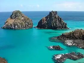 Morro dois Irmãos (collines des 2 frères), Baía dos Porcos sur l'île principale