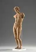 Apollon ou Adonis, figurine de Smyrne, Ier&nbsp;siècle&nbsp;av. J.-C.. Musée national de Varsovie.