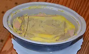 Foie gras entier mi-cuit en terrine.