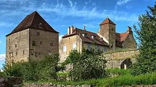 Le château et son donjon.
