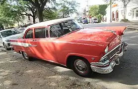 Berline deux portes de 1956.