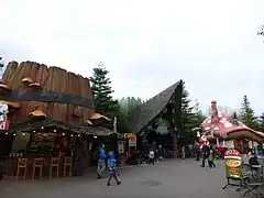 Tonneau, porche et champignon