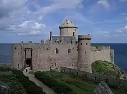 Fort-la-Latte, appelé localement Fort de la Roche-Goyon ou Roche-Gouyon (XIVe siècle)
