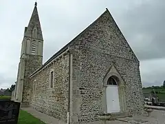 La nef de l'église de Foulognes (Calvados) et la base du clocher sont entièrement en arête-de-poisson, XIIe&nbsp;siècle.