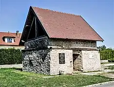 Ancien four à briques et à tuiles restauré.