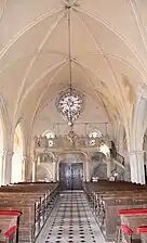 La nef côté porche.