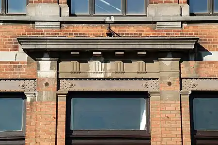 Le couronnement du portail.