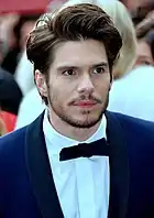 François Civil interprète D'Artagnan.