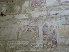 Fresque abîmée représentant des hommes, probablement des moines,