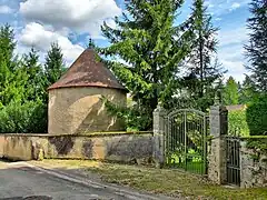 Le pigeonnier du château.