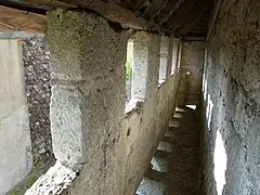 L'intérieur du chemin de ronde du château de Gageac à Gageac-et-Rouillac.