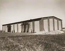 Les ruines de la grange d'Isenschnibbe après le massacre.