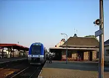 À quai, une rame TER X 76500.