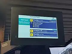 Écran d'informations en gare d'Issy-Val de Seine