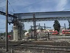 Le viaduc de Courbessac (section de ligne : Nîmes&nbsp;– Alès), alors en construction.