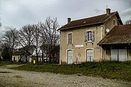 L'ancien bâtiment voyageurs vue du côté des voies.