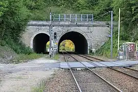 Vue des tunnels jumeaux de Chars avec la direction vers Magny-en-Vexin à gauche.