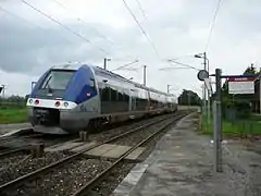 Gare de Liesle, direction Mouchard avec TER assuré en XGC pour Lons-le-Saunier