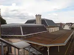 Vue de la gare en service depuis la passerelle.