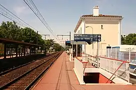 Vue d'ensemble de la gare.À gauche : voie 2 vers Juvisy ;à droite : voie 1 vers Corbeil.