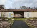 Vue de l'abri voyageurs situé sur le quai direction Autun.
