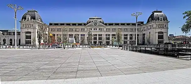 La gare Matabiau vue du parvis du canal.