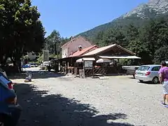 Café restaurant, Zone de bivouac à la gare de Vizzavona (910&nbsp;m).