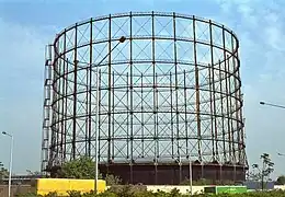 Le gazomètre no 9 de La Plaine-Saint-Denis en juin 1981, peu de temps avant sa démolition.