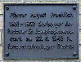 La plaque commémorative dans la rue portant son nom dans le quartier de Rudow à Berlin