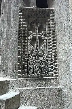 Khatchkar rupestre, église des Prochian, 1283, monastère de Geghard.