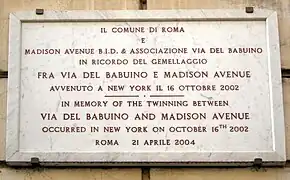 Plaque du jumelage de la Via del Babuino à Rome avec Madison Avenue à New York.
