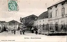 La mairie vers 1905 avec la présence du garde-champêtre.