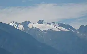Le glacier vu depuis la moyenne vallée d'Aoste.