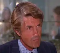 Giacomo Rossi Stuart joue le rôle du Dr&nbsp;Paul Eswai.