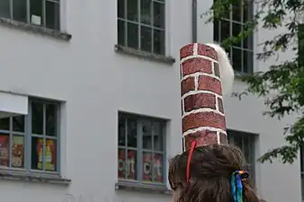 Défilé festif à la gloire du patrimoine industriel.