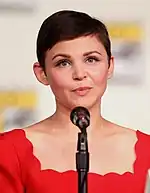 Ginnifer Goodwin interprète Mary Margaret Blanchard / Blanche-Neige.