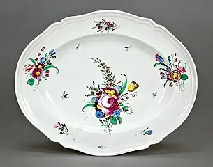 Plateau décoré de bouquets de fleurs (dit Mazzetto), Ginori a Doccia, troisième quart du XVIIIe&nbsp;siècle.