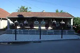 La fontaine-lavoir.