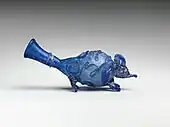 Souris. Flacon à serpentin, verre bleu, L. 14,6 cm. IIIe&nbsp;siècle EC. Met