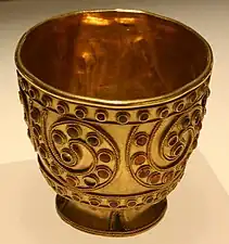 Gobelet en or trialétien daté de la première moitié du IIe millénaire av. J.-C., conservée au Musée national géorgien.