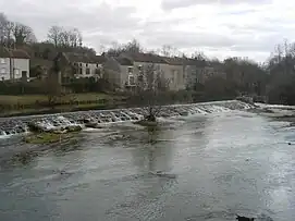 Le déversoir en hiver.